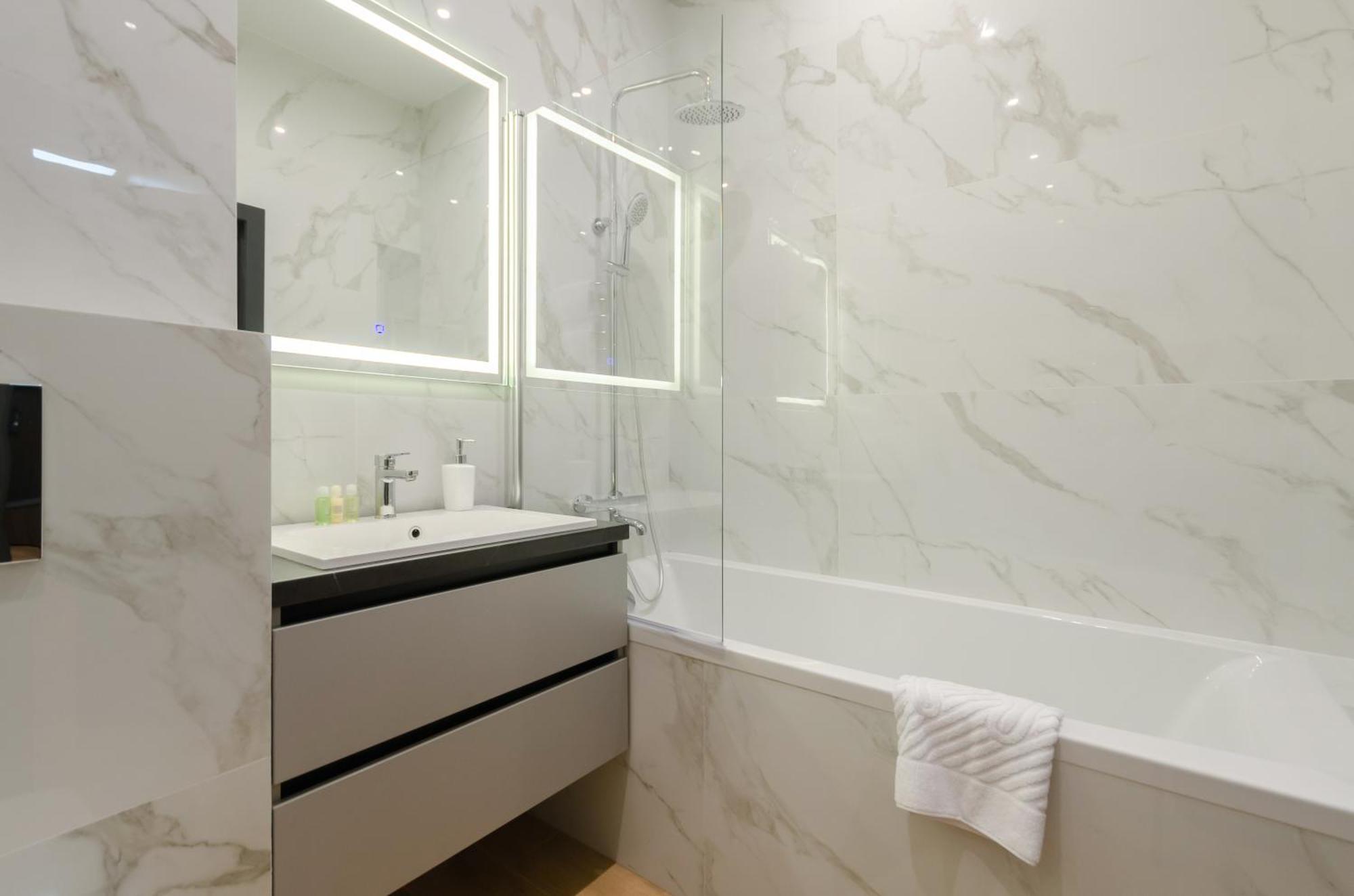Petrovdom Apartments 04-166 In Rc "Yaroslaviv Grad" Bulvarno-Kudriavska 17 كييف المظهر الخارجي الصورة